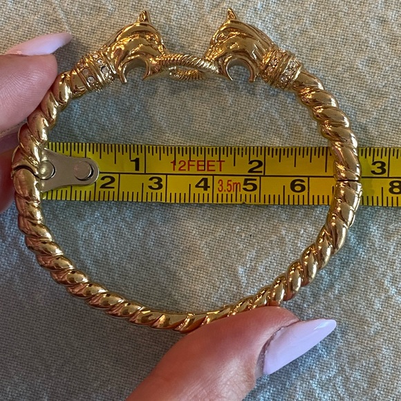 Gold-tone 2 cat bangle bracelet with clasp - Picture 6 of 7